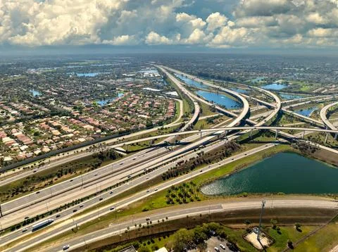Complex highway overpass elevated direction lanes with busy traffic in Miami, Фото