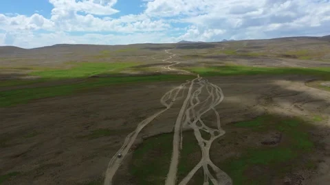 A complex network of winding dirt off road tracks carving through Deosai Plains 스톡 동영상 344819181