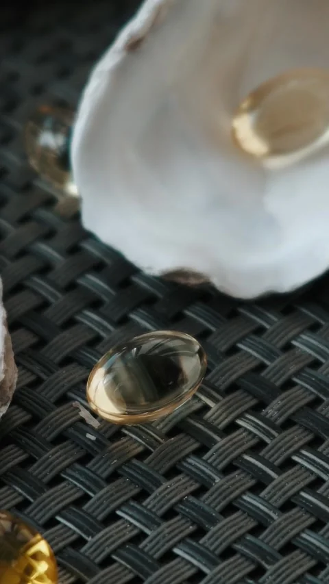 A complex of omega-3 vitamins and dietary supplements for health and nutrition Vidéo 330429979