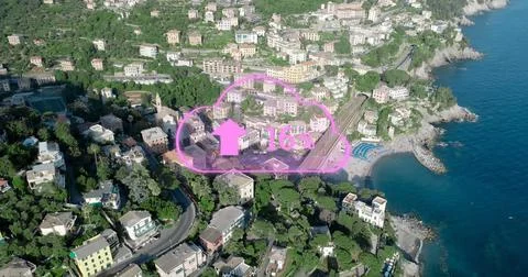 Composite of 16 percent text with up arrow sign over aerial view of cityscape Ilustración de archivo