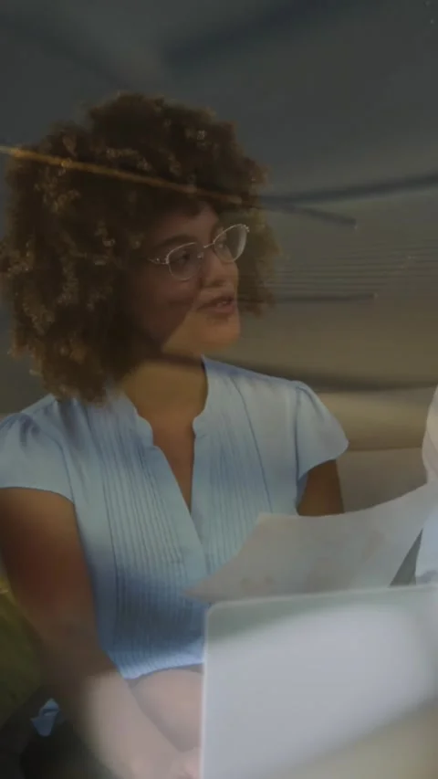 Composite video of close up of ticking clock against diverse businesspeople Stock Footage 344722784