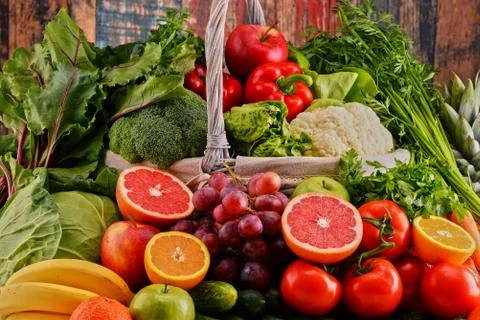 Composition with assorted raw organic vegetables. Detox diet Foto stock