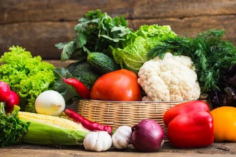 Composition with assorted raw organic vegetables Foto stock