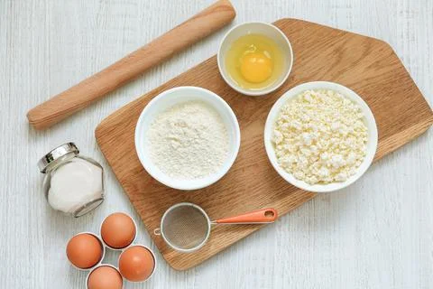 Composition with baking ingredients and cooking utensils Foto stock