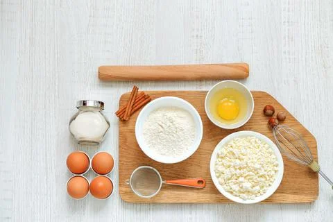 Composition with baking ingredients and cooking utensils Foto stock