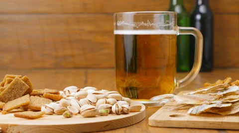 The composition of beer, crackers, pistachios, dried fish (No 3.1, LR Pan) Stockbeeldmateriaal 67299324