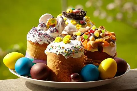 Composition of delicious Easter Cakes decorated with white sugar glaze, sweet Stock-Fotos