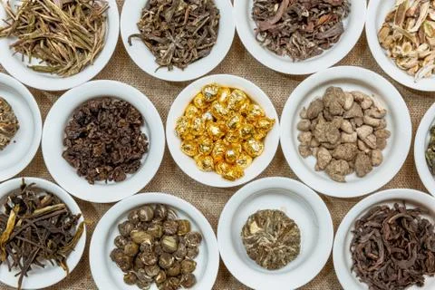 Composition of different natural dry tea leaves Stock-Fotos