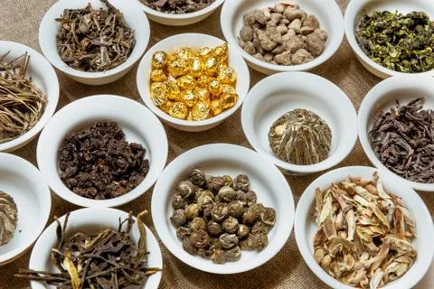 Composition of different natural dry tea leaves Stock-Fotos