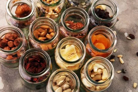 Composition with dried fruits and assorted healthy nuts. Foto stock