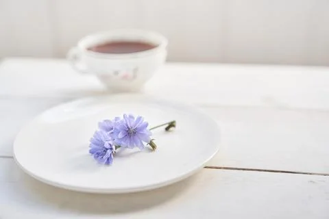 The composition of the drink from chicory, cups and saucers on a wooden table Fotos de archivo