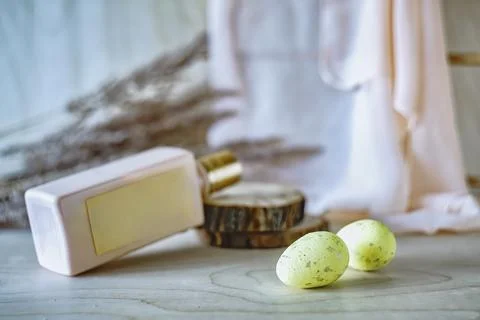 Composition with Easter eggs and body lotion Foto stock