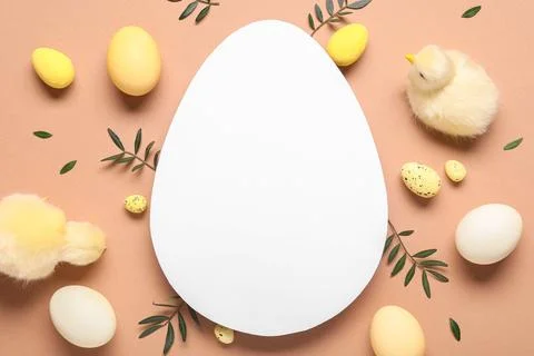 Composition with egg-shaped blank card, Easter eggs, baby chickens and green  Stock Photos
