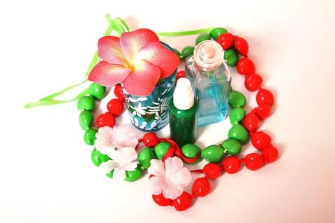 Composition of flowers and shells. Paraphernalia, environment Thai, Hawaiian  Foto stock