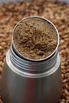 Composition  with geyser coffee make on  middle beans of coffee Foto stock