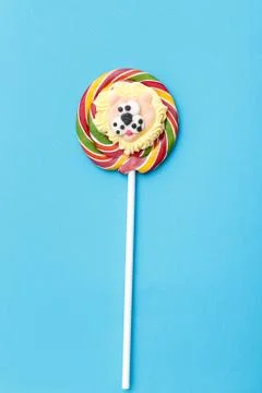 Composition of lollipops, candy pattern, top view flat lay Foto stock