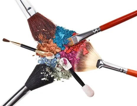 Composition with makeup brushes and broken multicolor eye shadows Foto stock