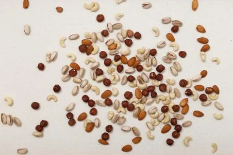 Composition of nuts pattern - mix hazelnuts, cashews, almonds, pistachios. Foto stock