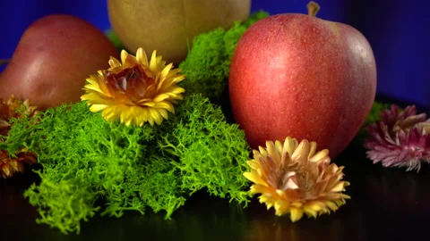 Composition of pears, apples, moss and yellow flowers. Видео 149113578