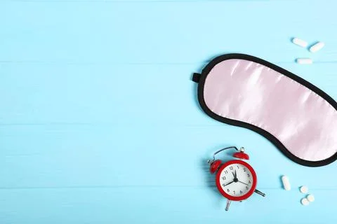 Composition on the theme of insomnia on a colored background Stock-Fotos