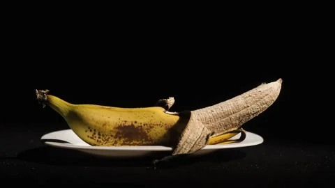Composition Two bananas in plates - fresh and rotten Stock Footage 138792610