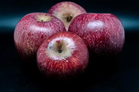 A composition of a typically autumnal fruit, such as the Annurca apples from  Foto stock