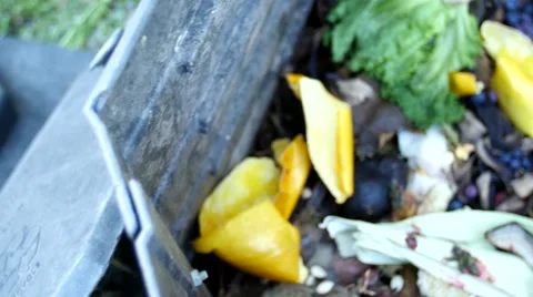 Compost bin rack focus from edge Vídeos de archivo 54527026