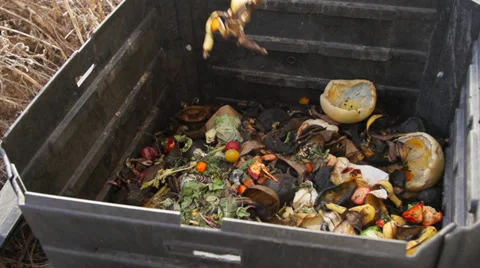 Compost bin slow motion Vídeos de archivo 36479793