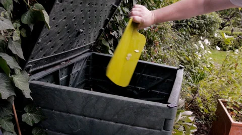 Composting Kitchen Scraps Vídeo Stock 30229687