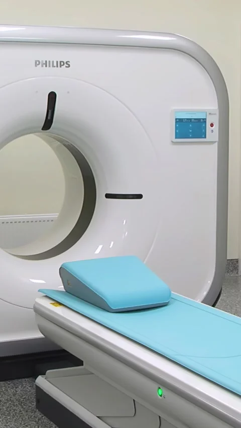 Computed axial tomography (CAT). CT scanner.  - Vertical video. 스톡 동영상 318836283