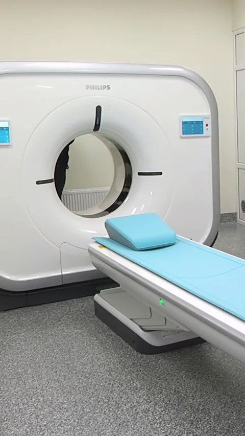 Computed axial tomography (CAT). CT scanner.  - Vertical video. Video stock 318836307