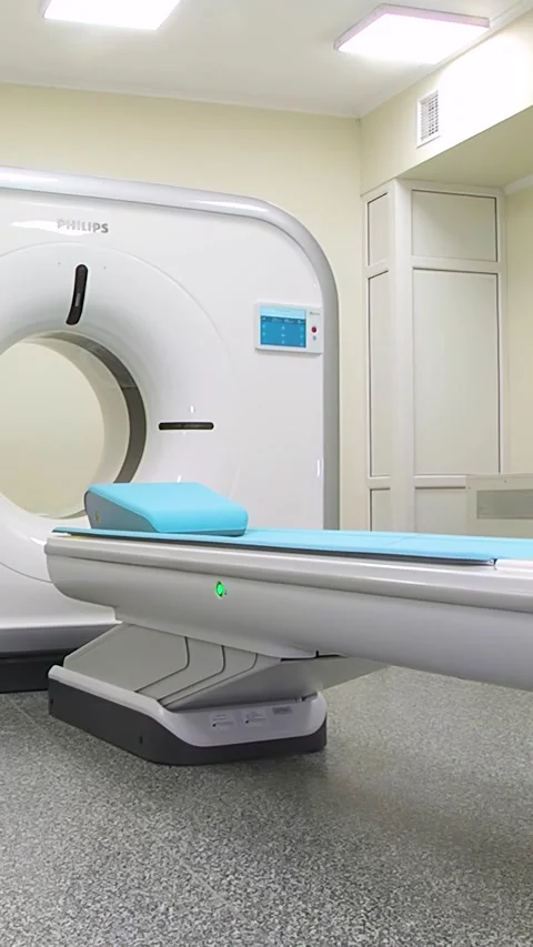 Computed axial tomography (CAT). CT scanner.  - Vertical video. 库存影片 318836312