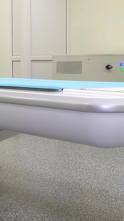 Computed axial tomography (CAT). CT scanner. - Vertical video. 스톡 동영상 318836316