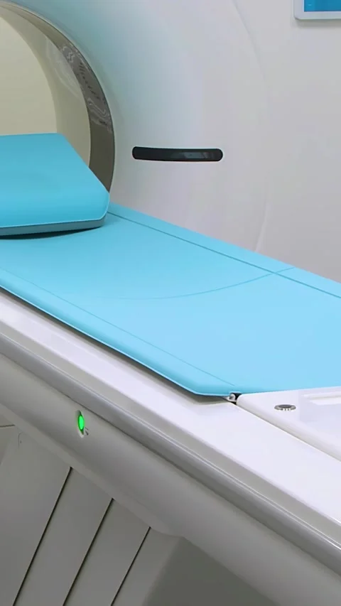 Computed axial tomography (CAT). CT scanner. - Vertical video. Stock-Footage 318836327