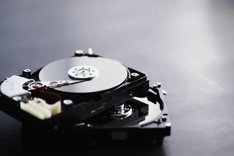 Computer accessories. The disassembled hard drive. Repair of components PC... Foto stock