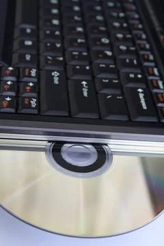 Computer and cd-rom slot-loading optical drive with notebook computer Copy... 스톡 사진