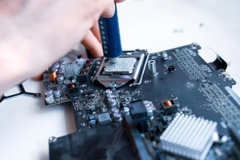 Computer chip electronic repair. Hardware engineer technology maintenance. Ma 스톡 사진
