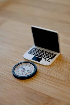 Computer with clock screen time digital detox concept with copy space Stockfoto's