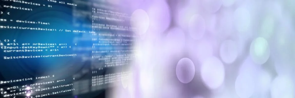 Computer code processing against black and purple background, program coding and Stockfoto's