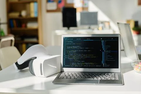 Computer with codes and virtual reality glasses Foto stock