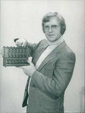 Computer! Computer? Peter Brückner erklärt an einem Modell die immer weite. Stock Photos
