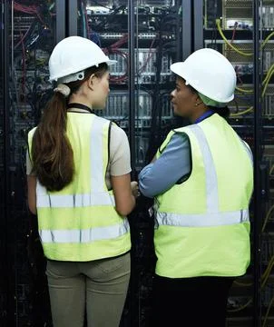 Computer core, women and data programmer as engineer in communication center in Stock-Fotos