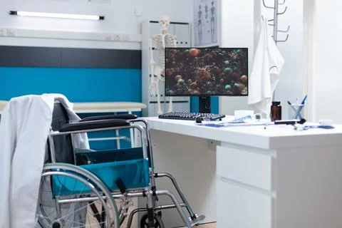 Computer with coronavirus illustration on screen standing on table 库存照片