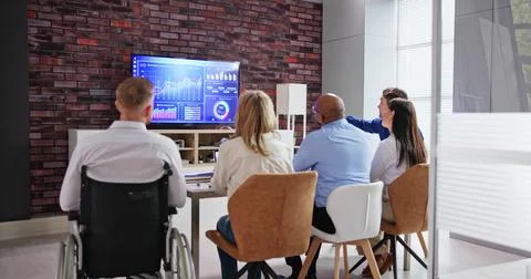 Computer Data Analyst People Using Dashboard On Screen 스톡 사진