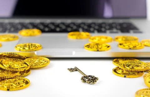 Computer Data key encryption ransomware concept wiith bitcoin Foto stock