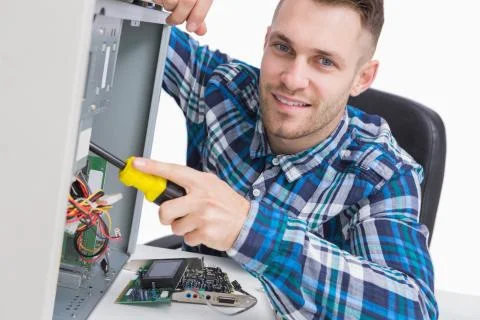 Computer engineer repairing cpu at workplace Foto stock