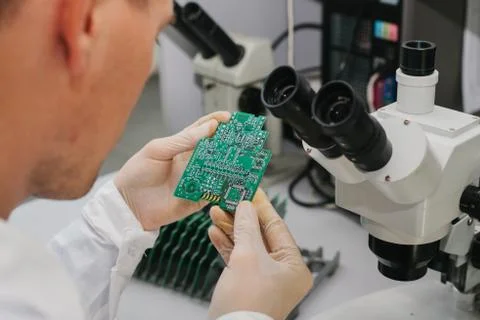 Computer expert professional technician examining board computer in a laboratory Foto stock