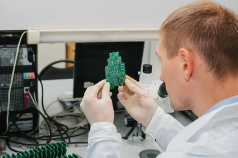 Computer expert professional technician examining board computer in a laboratory Foto stock