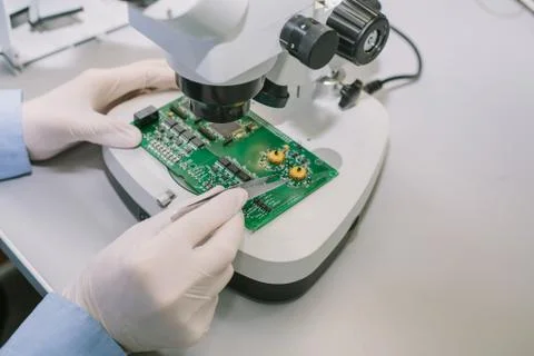 Computer expert professional technician examining board computer in a laboratory Foto stock