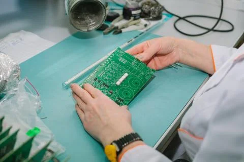 Computer expert professional technician examining board computer in a laboratory Foto stock